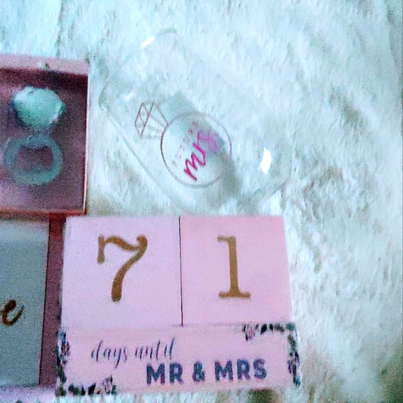 Bride To Be Gift Set Stemless Wine Glass, Countdown Calendar and More - Picture 2 of 4